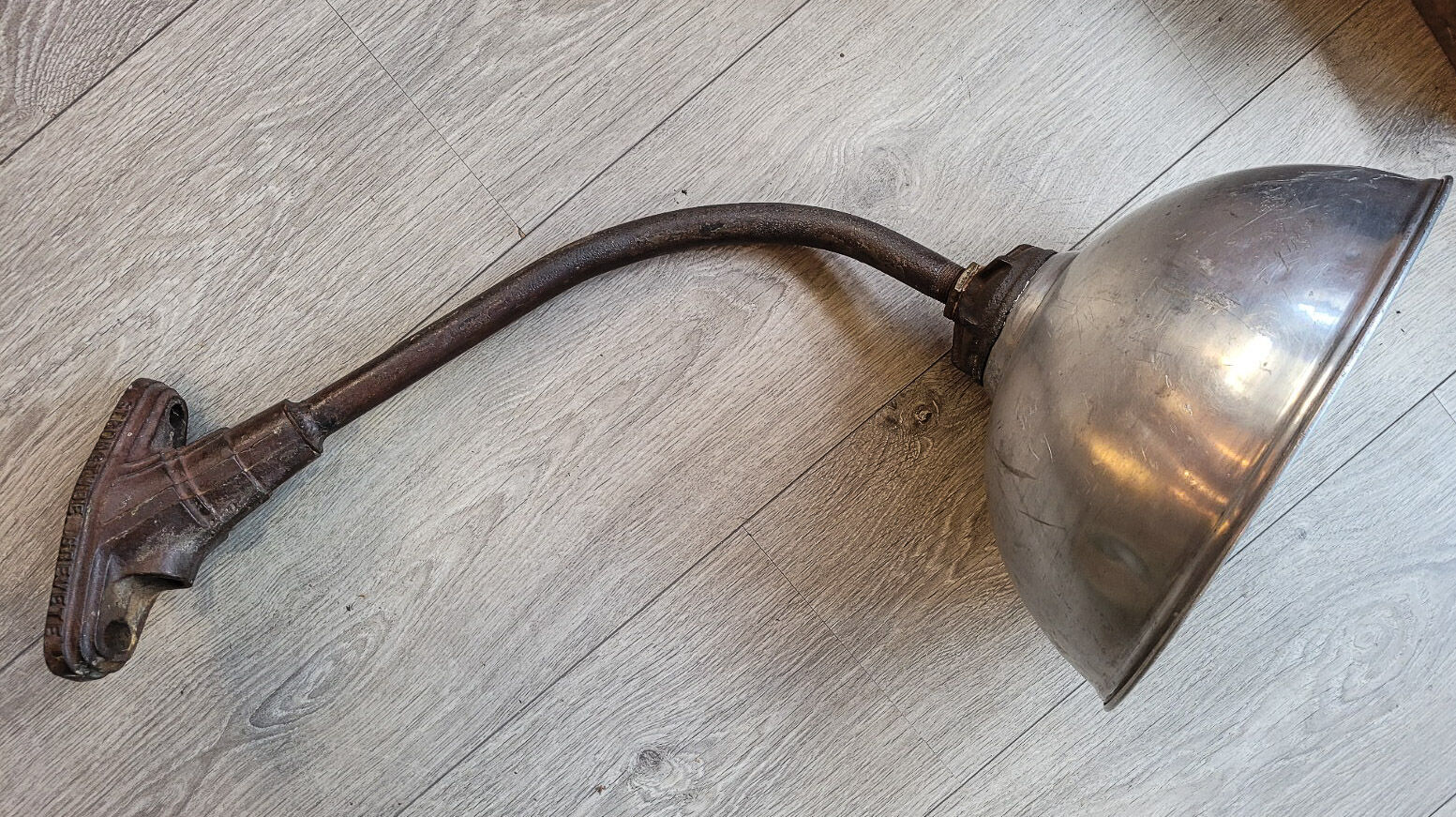 Industrial wall lamp