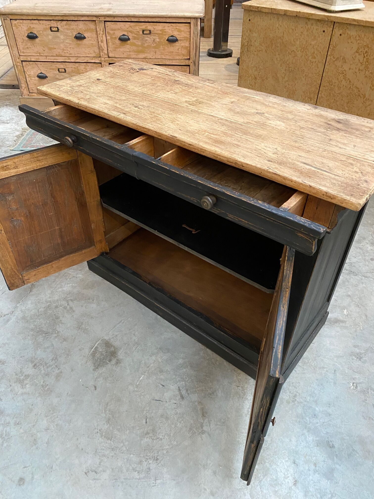 Buffet 2 doors early XXth