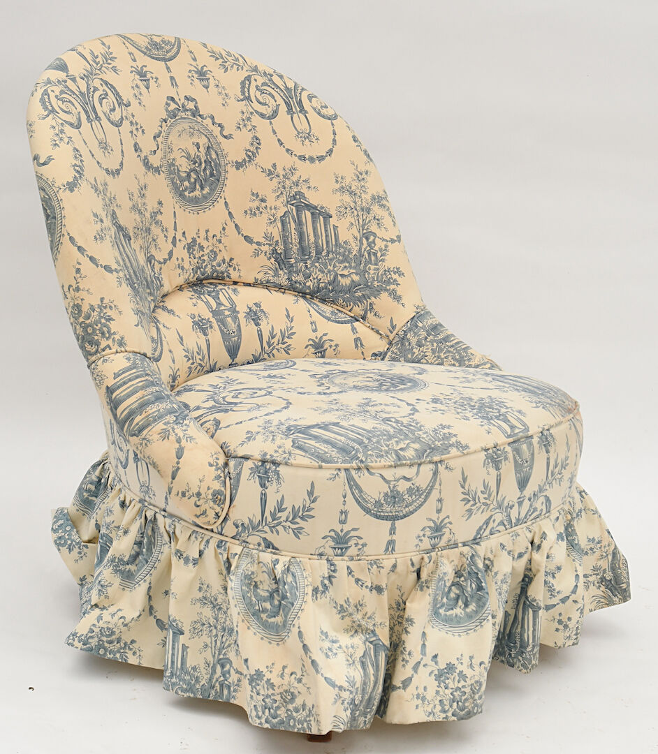 Toad armchair and its ottoman