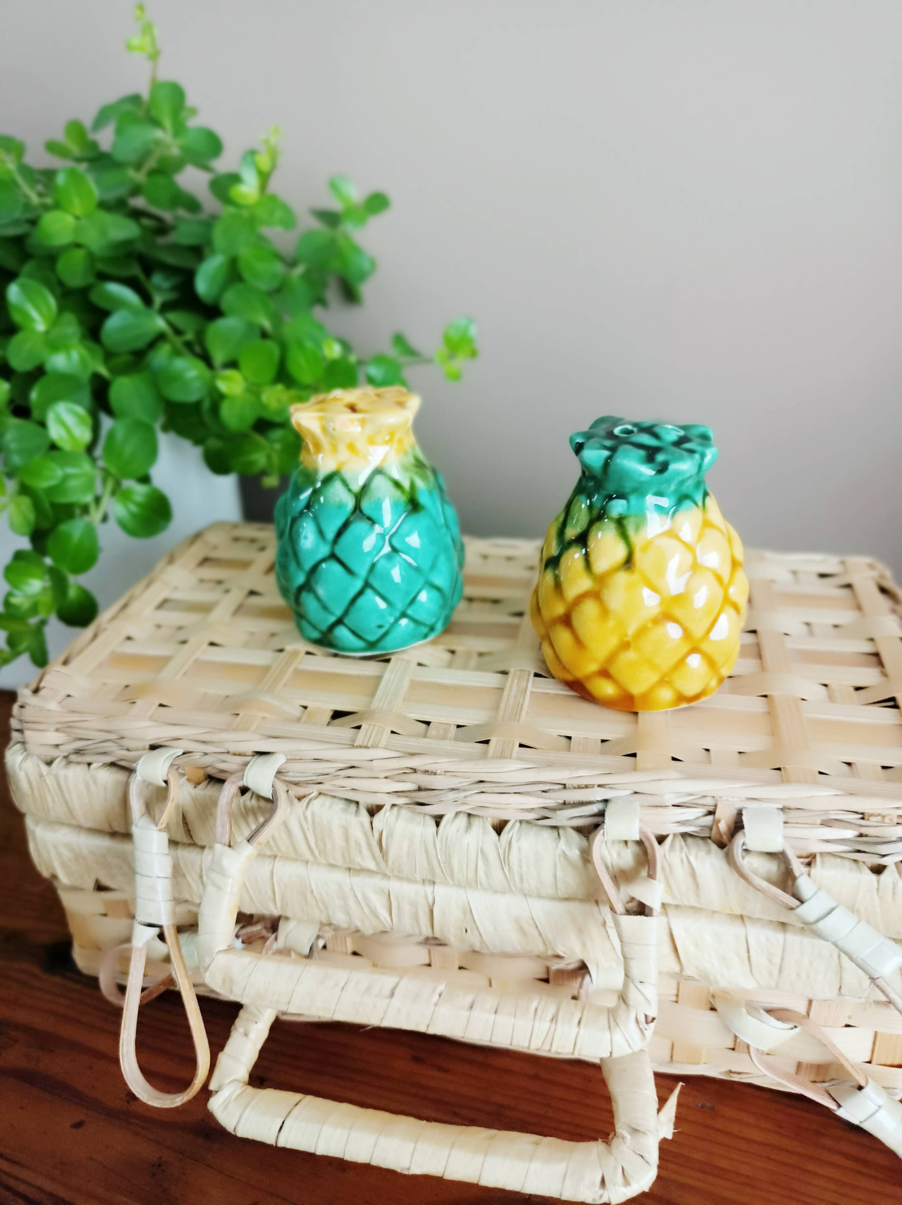 Pineapple salt and pepper shaker duo in slip