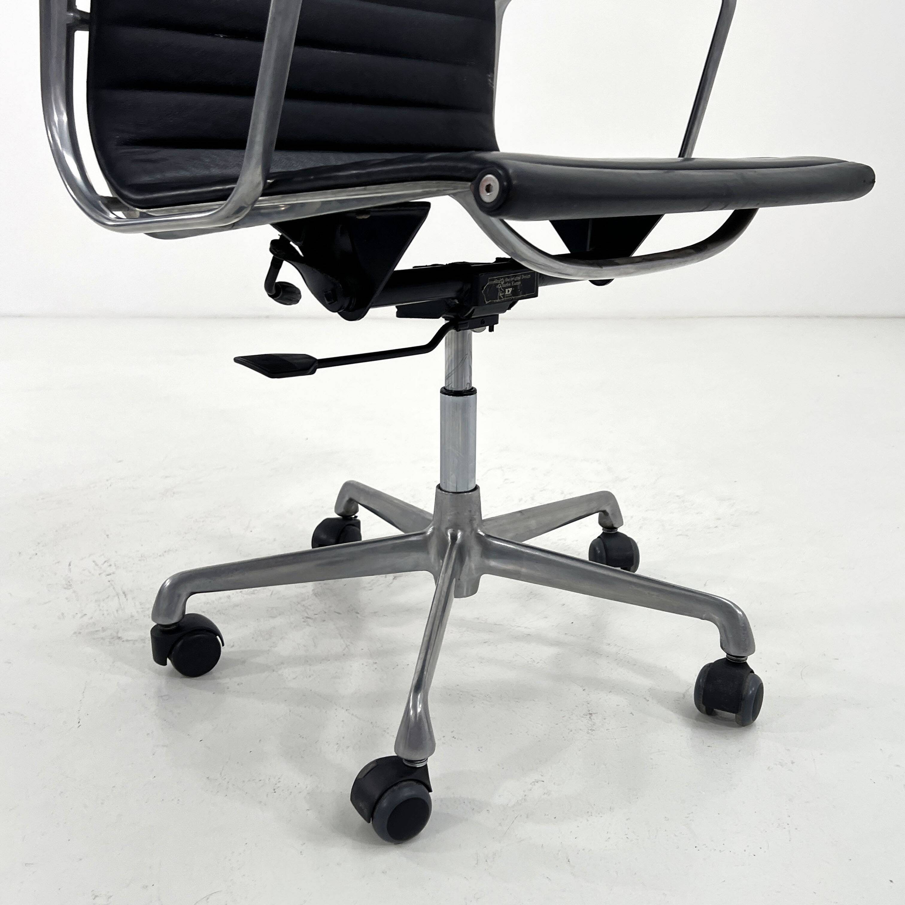 Fauteuil de bureau EA119 par C.& R. Eames pour ICF, 1970