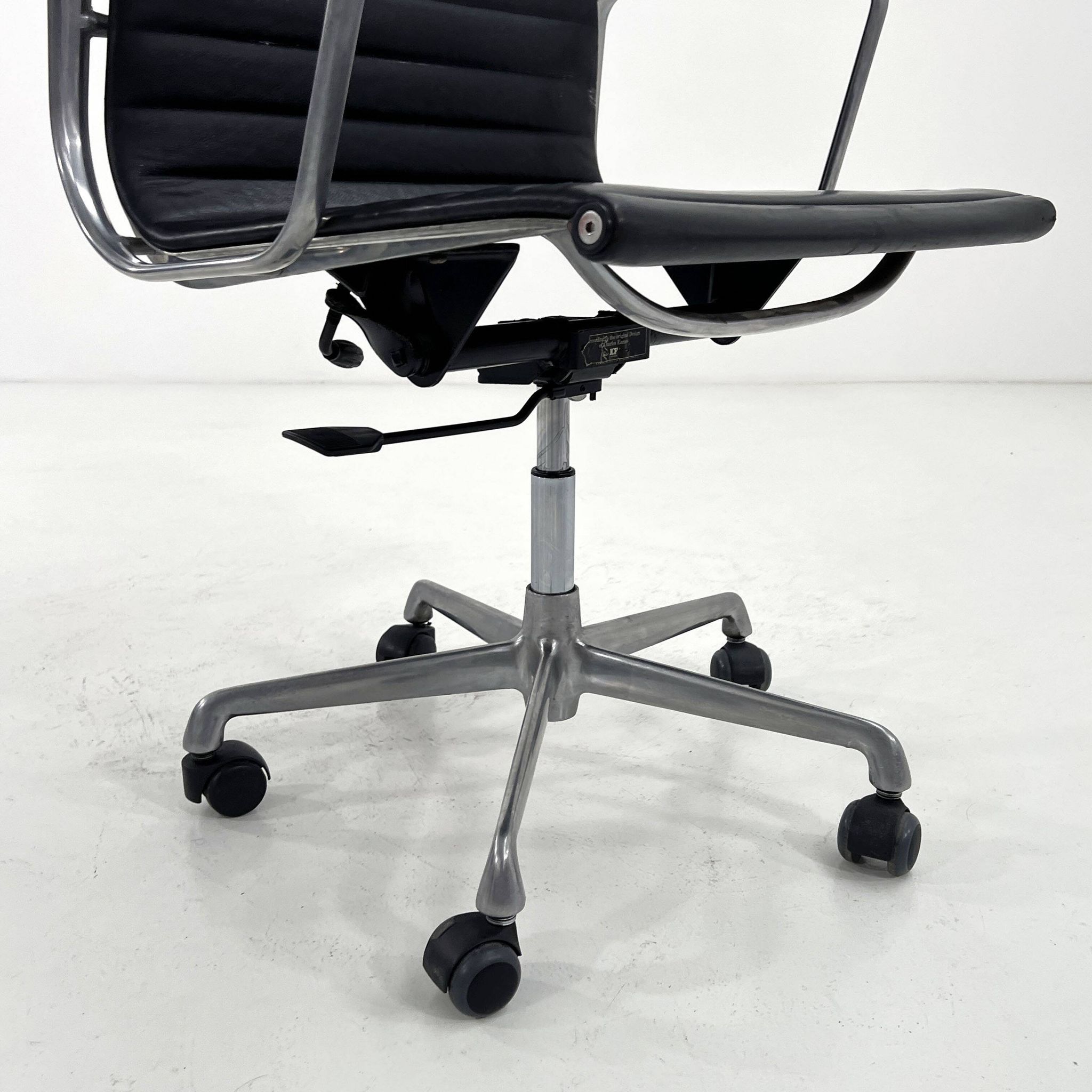 EA119 office chair by C. & R. Eames for ICF, 1970