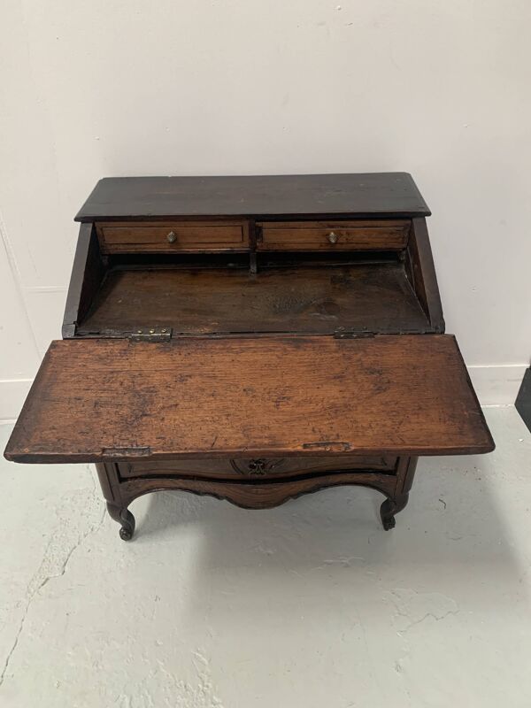 Meuble de maitrise en chêne sculpté Commode scriban XVIII siècle