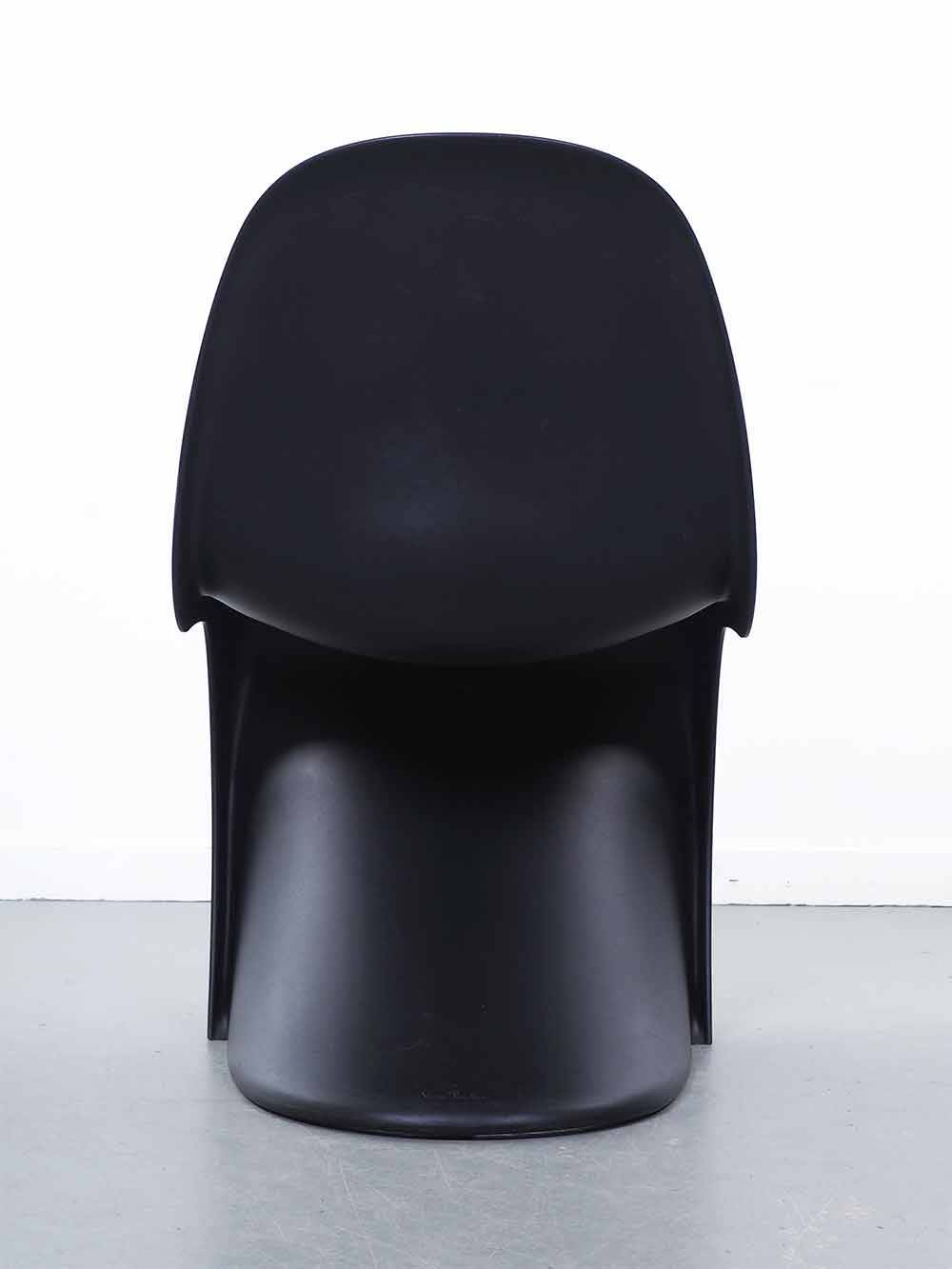Verner Panton black chair – Vitra