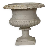 Vase Médicis en fonte blanc patiné