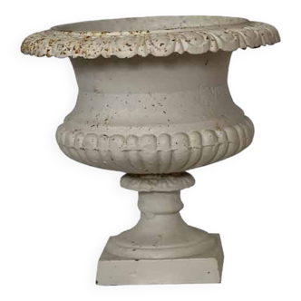 Medici vase in patinated white cast iron