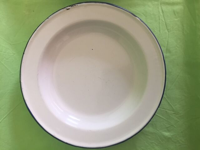 Set of 4 dishes tole enamelled white