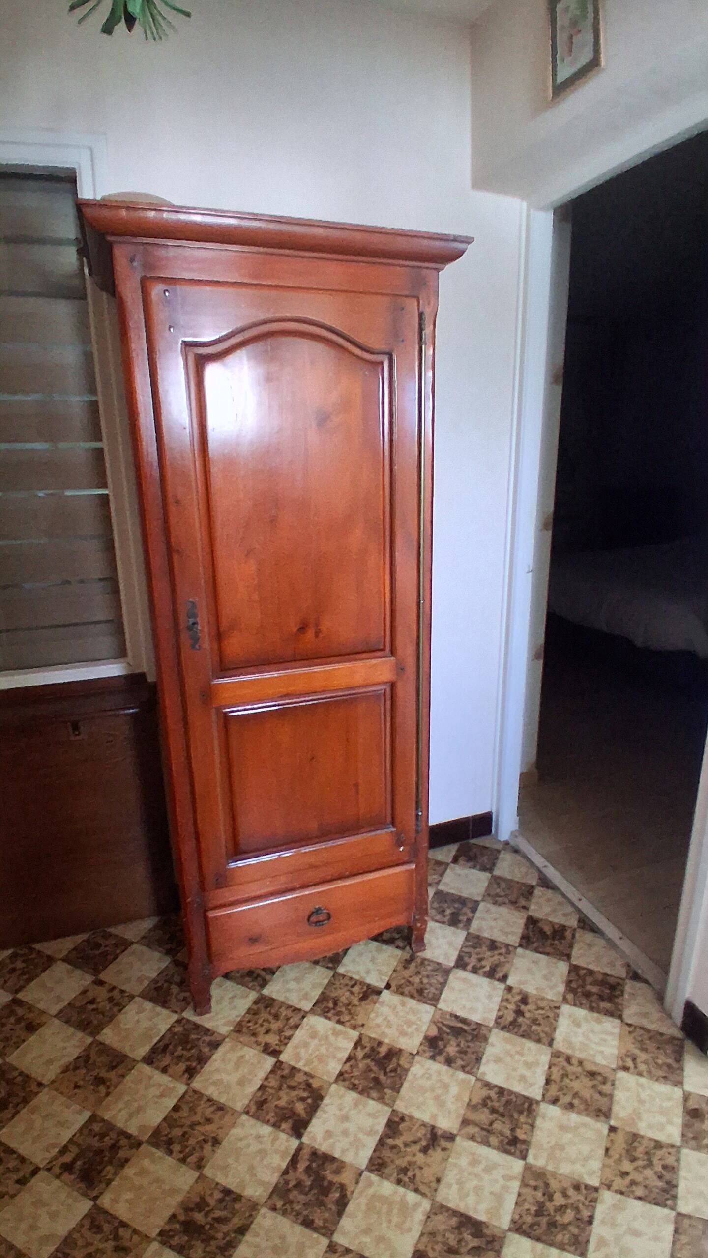 Armoire bonetière meurisier