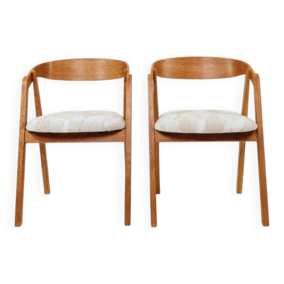 Ensemble de deux chaises de salle à manger en chêne, bois naturel, tissu jacquard.