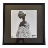 Photographie ethnographique vintage, Grand masque Baga encadrée, 44 x 44 cm