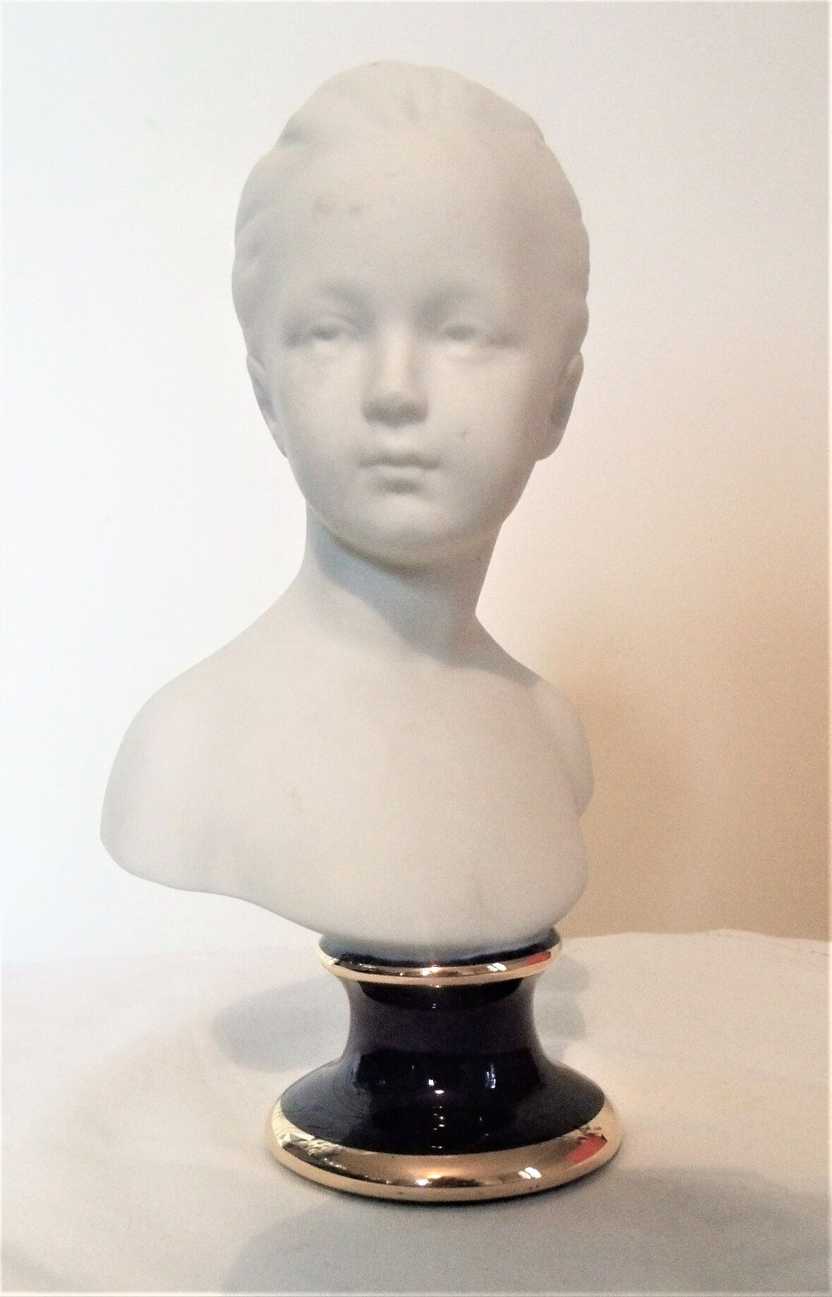 Bust of a young girl in biscuit porcelain Limoges Ternet