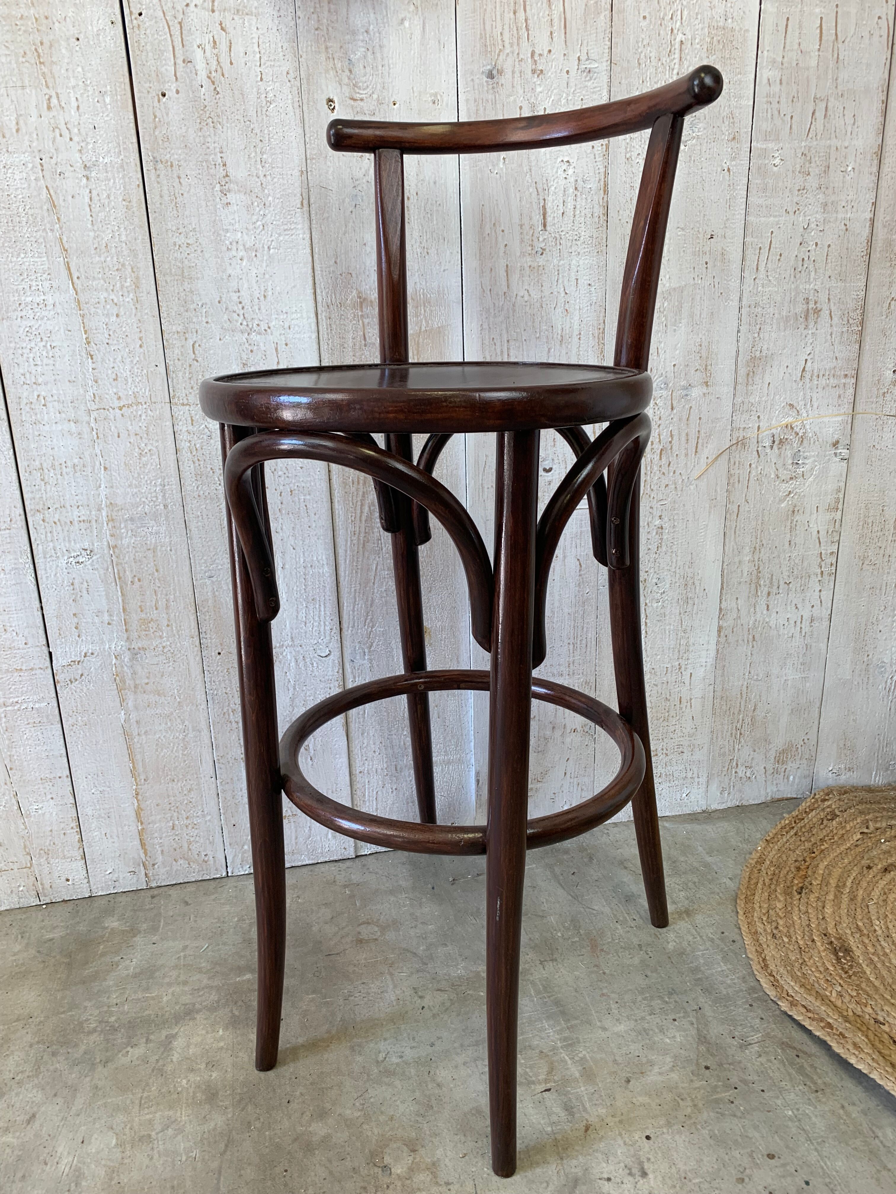 Tabouret bar en bois courbé