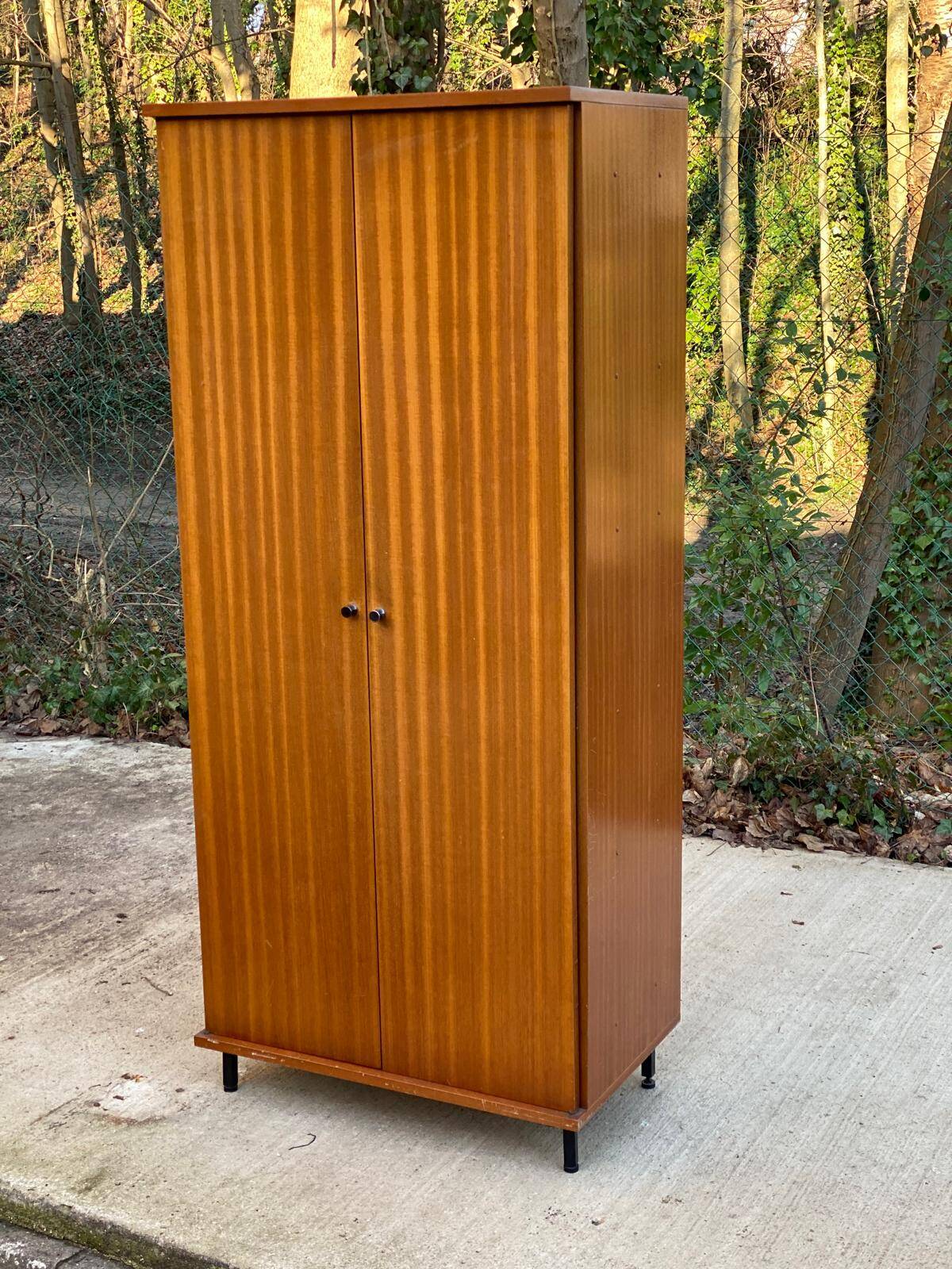 Armoire scandinave avec tringle 173cm