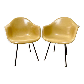 Pair of armchairs Eames international furniture edition