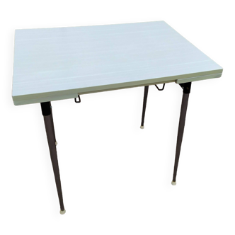 Petite table à manger en formica blanc pour studio