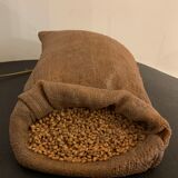 Lampe sac toile de jute avec grains de blé de Didier Goudot, 1980