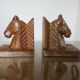 Paire de serre livres "chevaux" en bois de hêtre taillé à la gouge, 30-40
