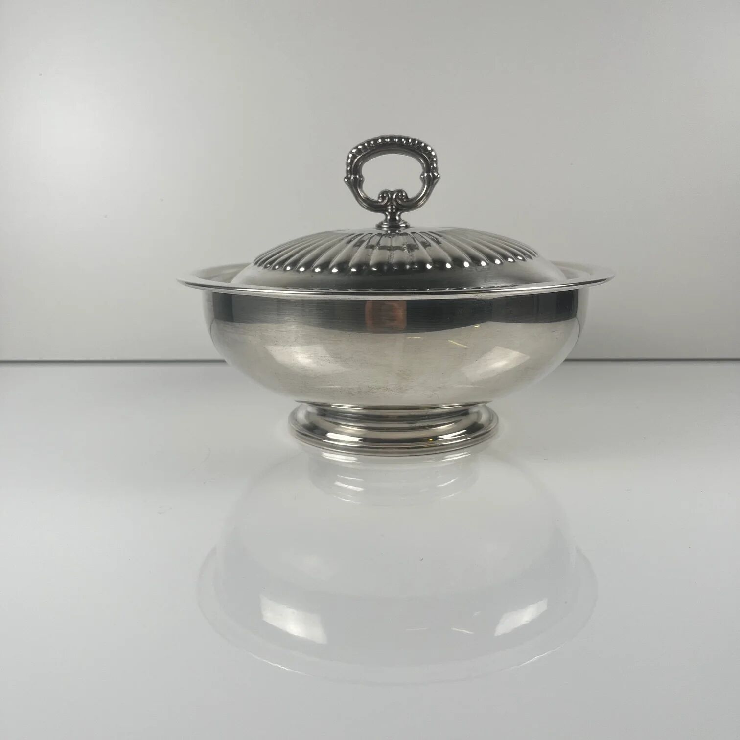 Vegetable dish / Italian soup tureen in silver-plated metal, PM Italy, circa 1960-1980.