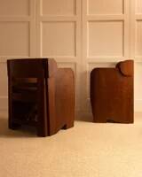 Paire de fauteuils sculpturaux en chêne, Pays-Bas début du XXe siècle