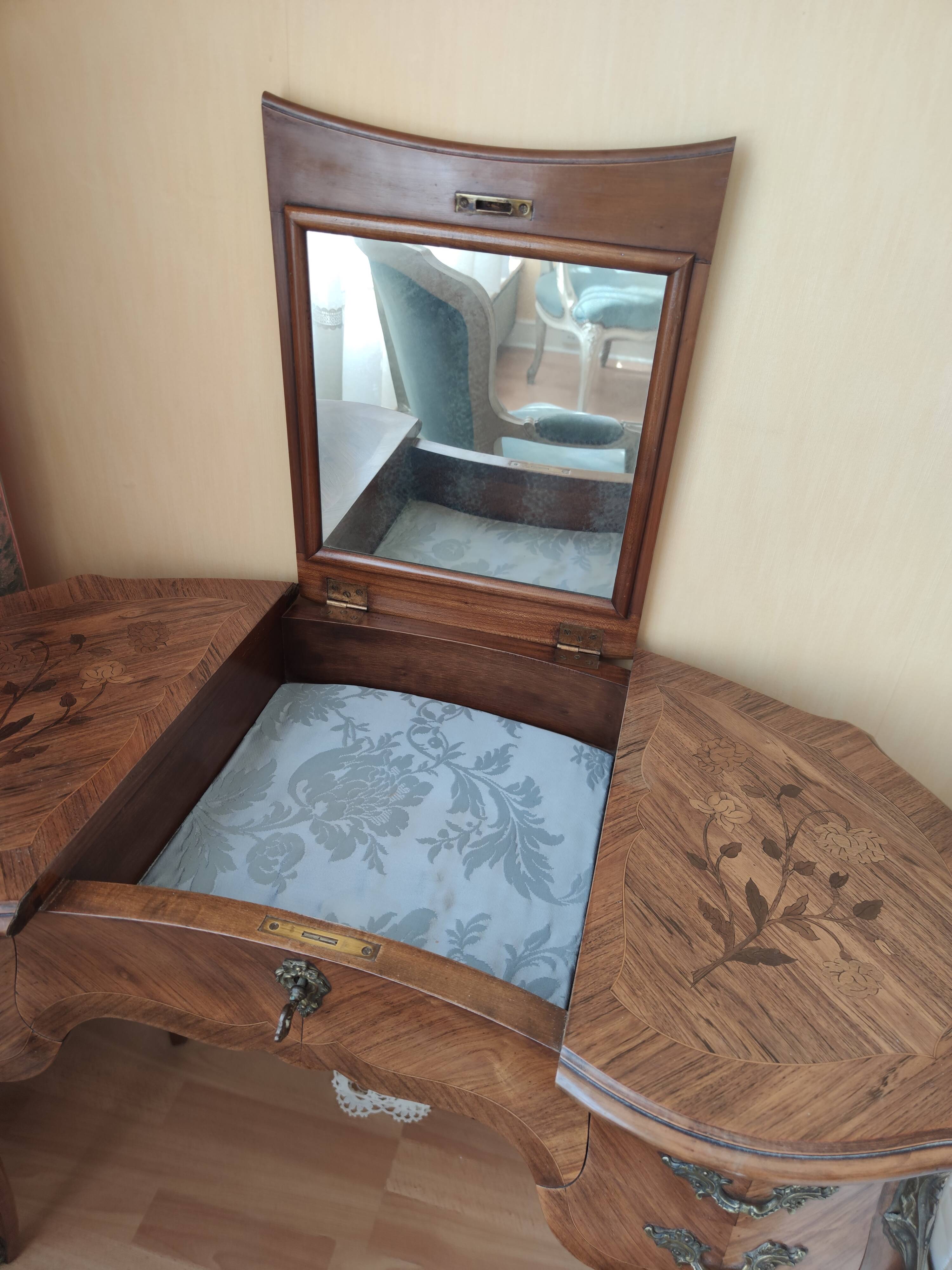 Inlaid dressing table with lifting mirror – Louis XV style, precious wood