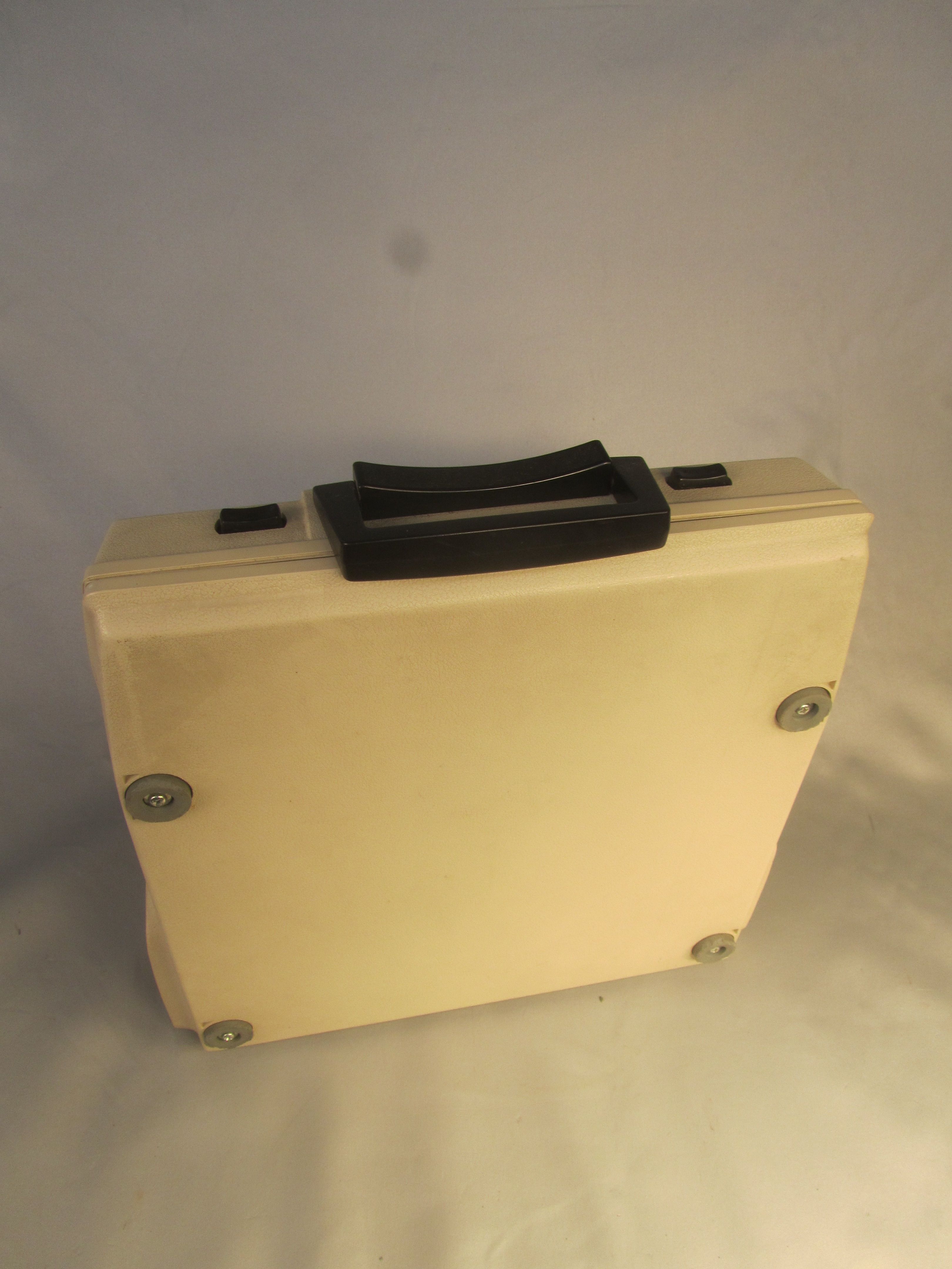 Brother 750 TR typewriter as new. Made in Japan new roll