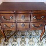 Small "crossbow" chest of drawers, Louis XV style, in walnut