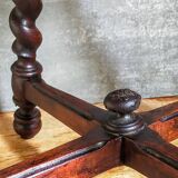 Tabouret ancien en bois massif tourné et sculpté