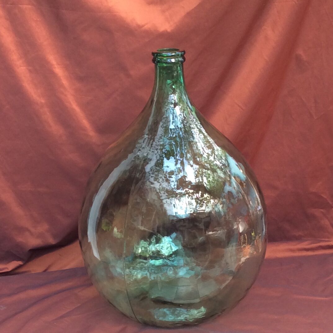 Lady Jeanne in glass 54 liters green color dimension: height -63cm- diameter -42cm-