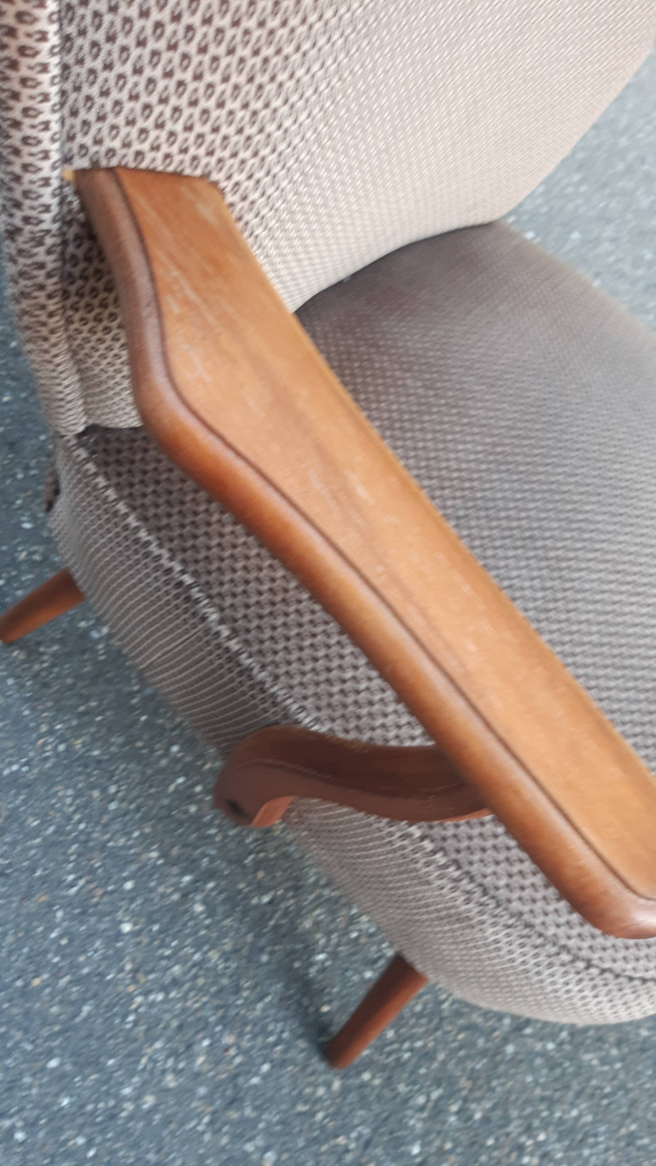 Cocktail armchair with armrests