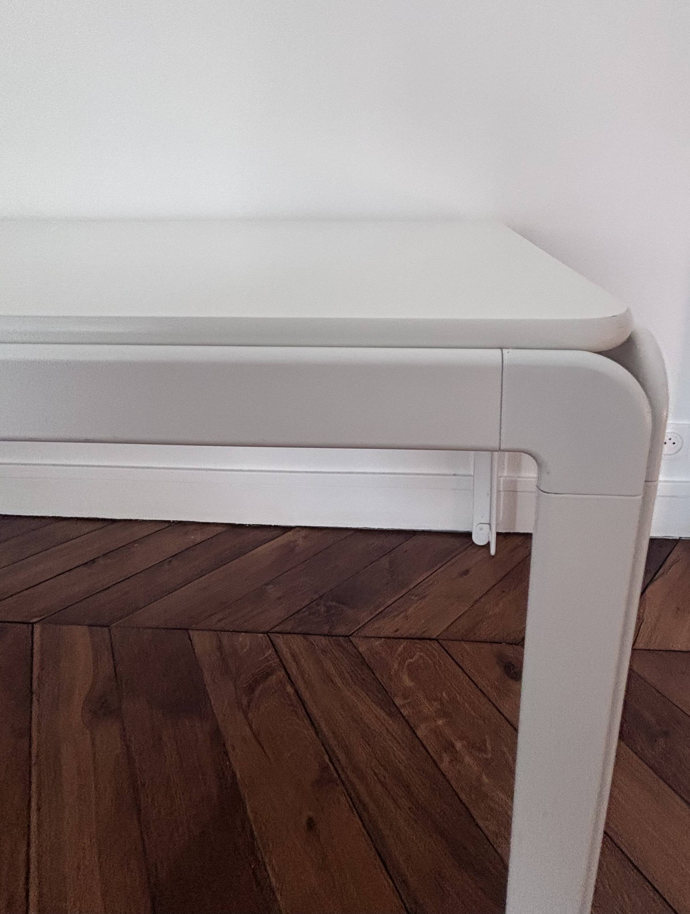 Table Djob d'Arne Jacobsen