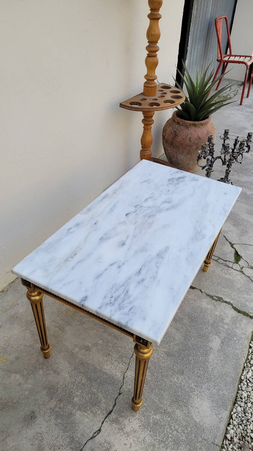 Table basse style Louis XVI en marbre et bois doré