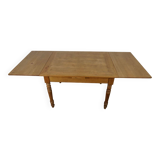 solid oak table with extensions and molded legs