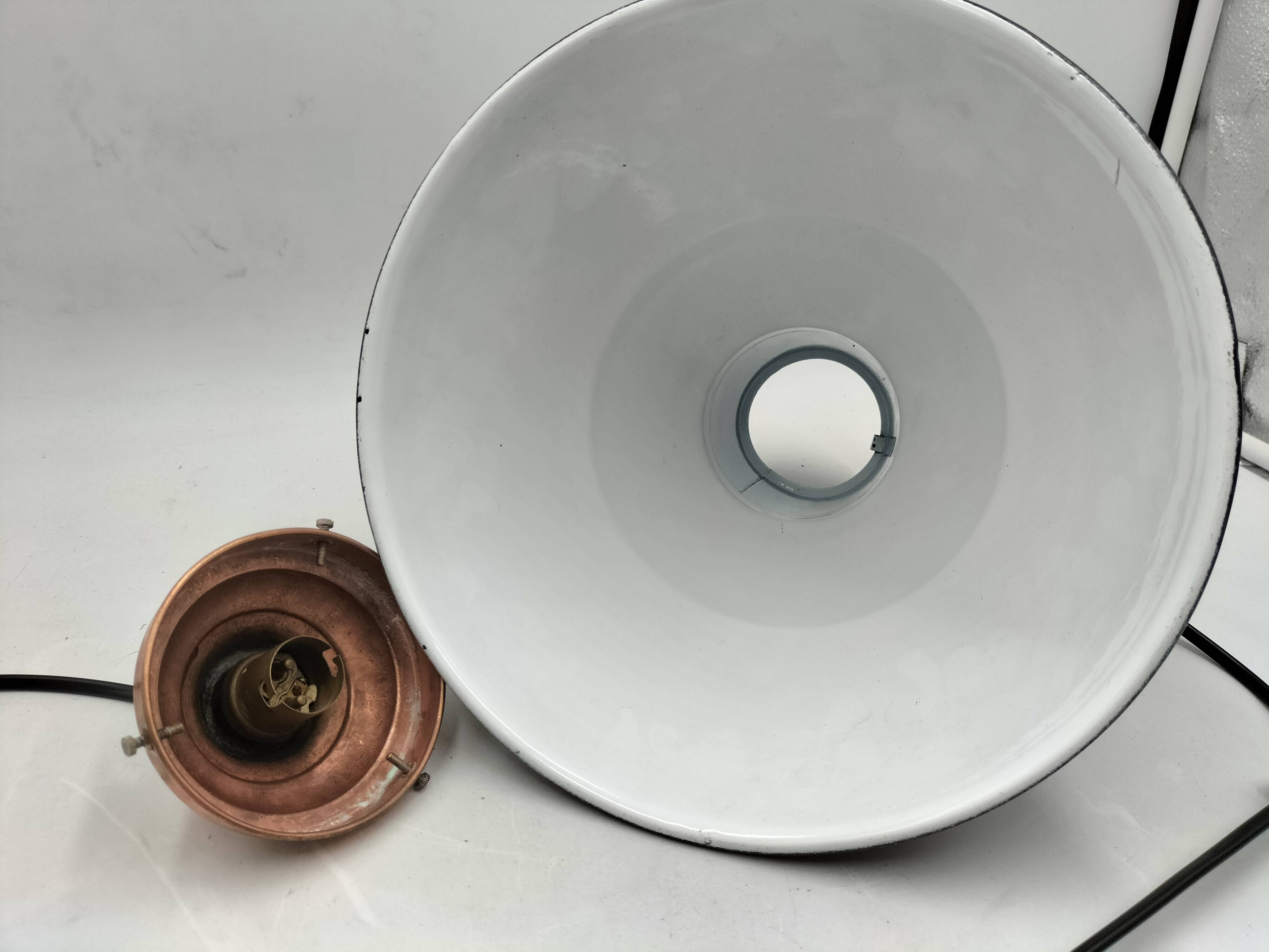 Industrial pendant light