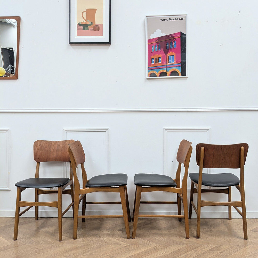 Set of 4 Danish chairs in teak and black faux leather, 1960s.
