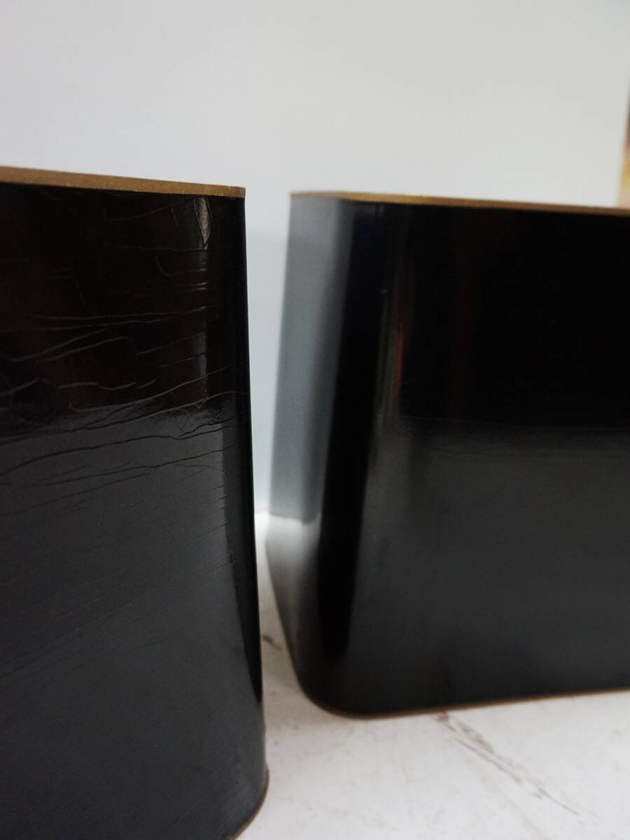 Paire de lampes de table JLB Hollywood Regency en laque noire et laiton doré, 1970s