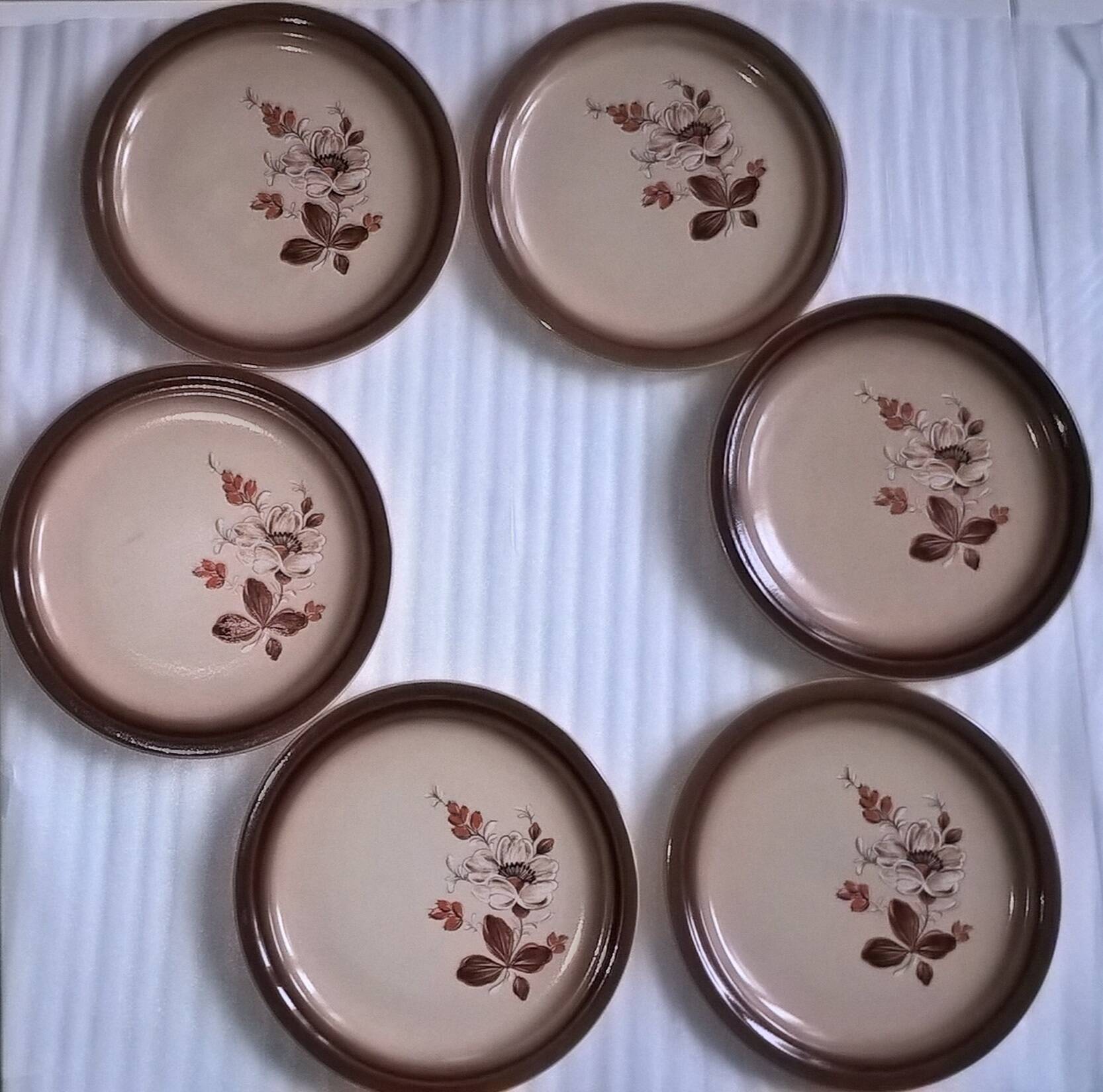 Set of 16 Saint Amand ceramic plates Eglantines 1713 model (flat, hollow and dessert)