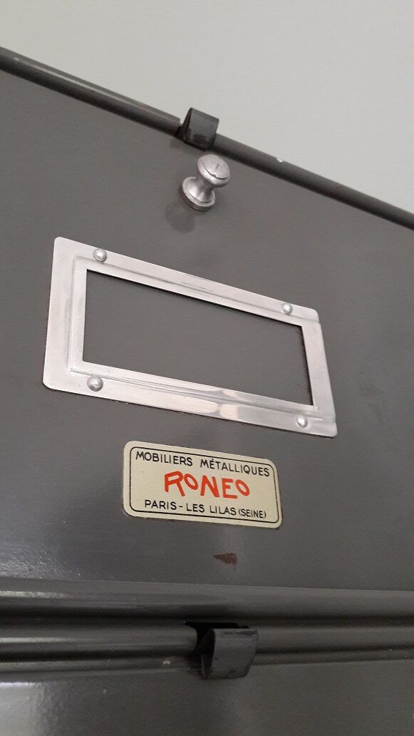 Column 10 valves roneo, in its original color, light gray