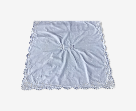 Nappe monogramme MD broderie anglaise carrée