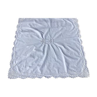 Nappe monogramme MD broderie anglaise carrée