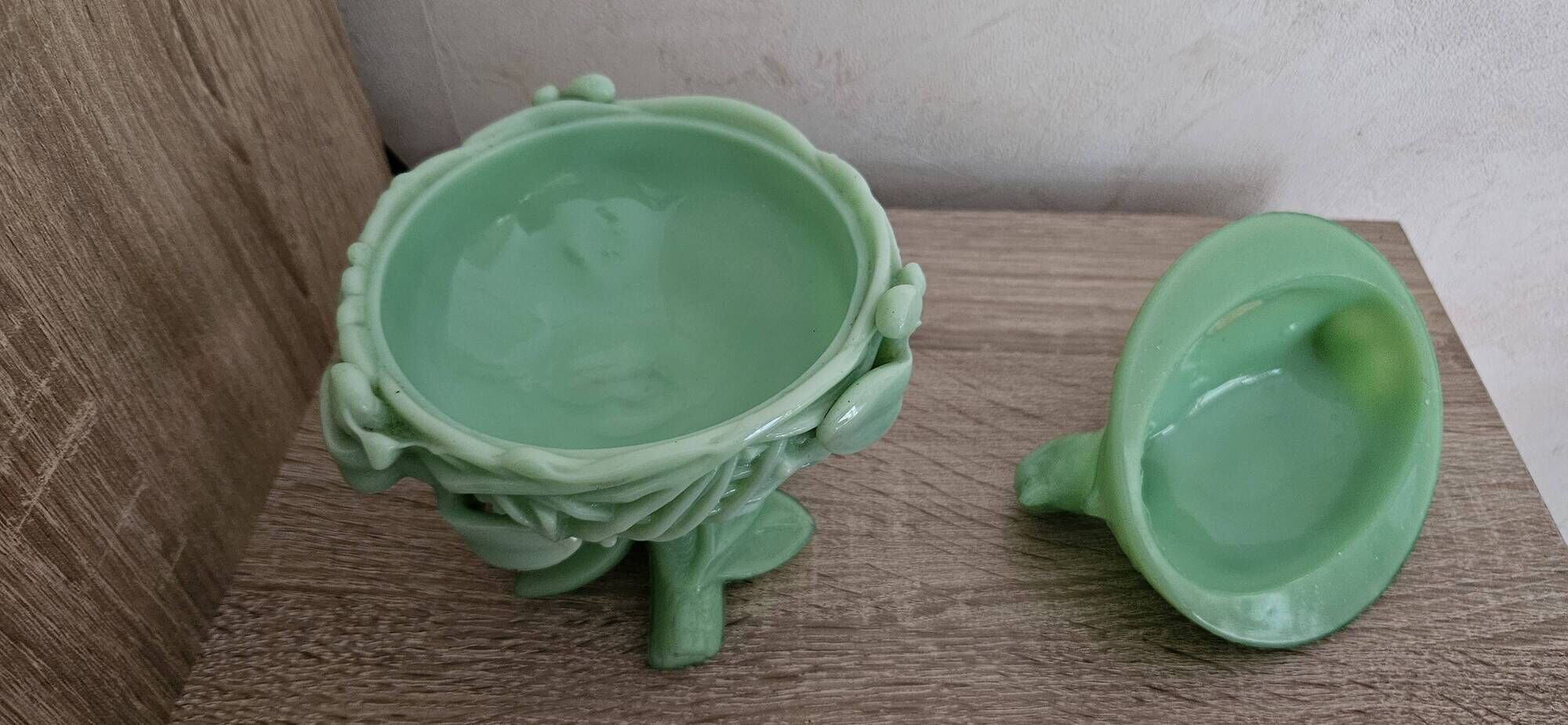 Rare bonbonnière "oiseau sur son nid" en opaline