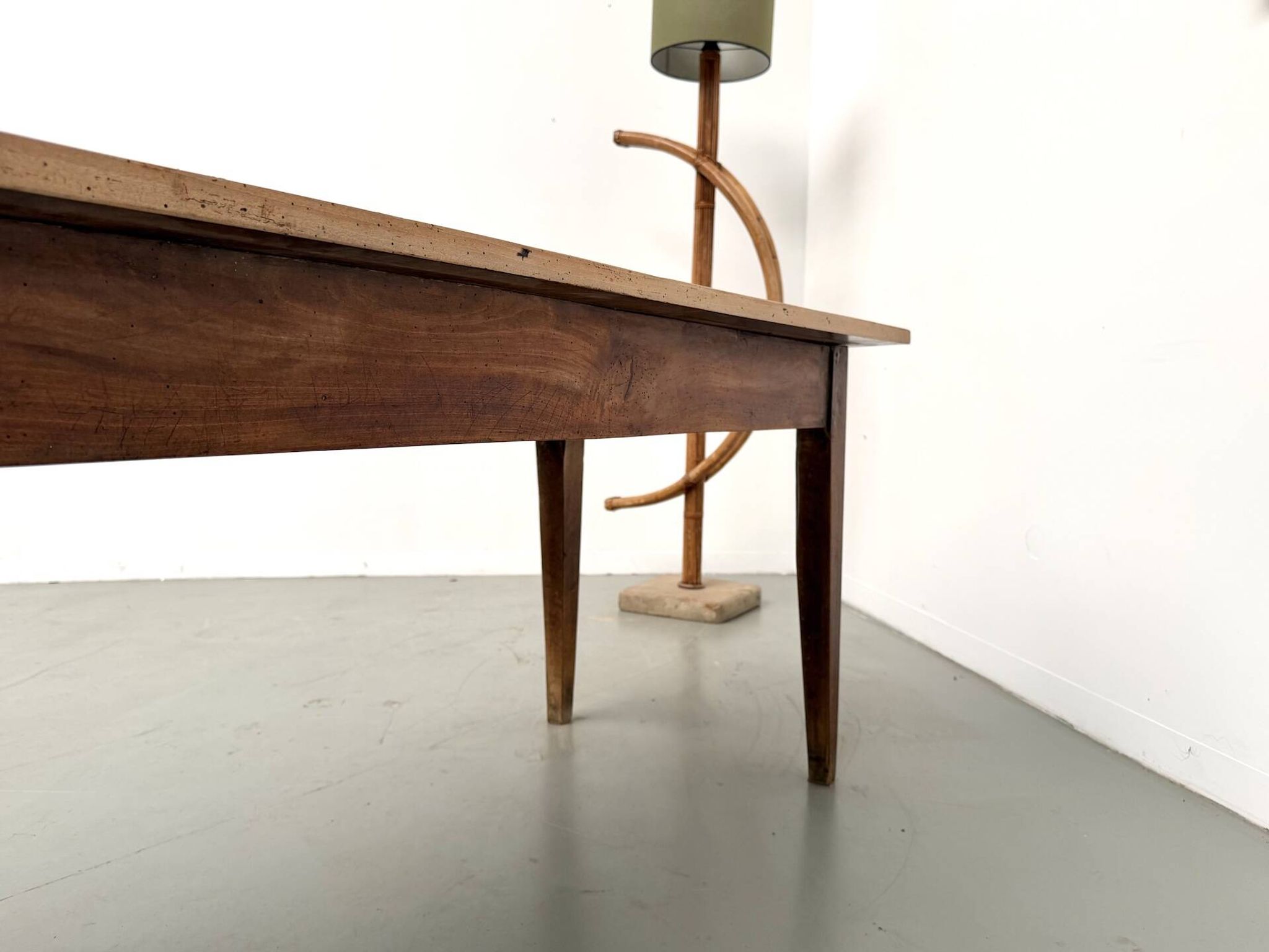 Table de ferme en noyer massif, années 50