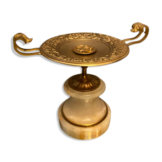 Handle cup in gilded bronze chiseled early nineteenth century on alabaster base