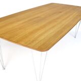 Dining table elliptical feet