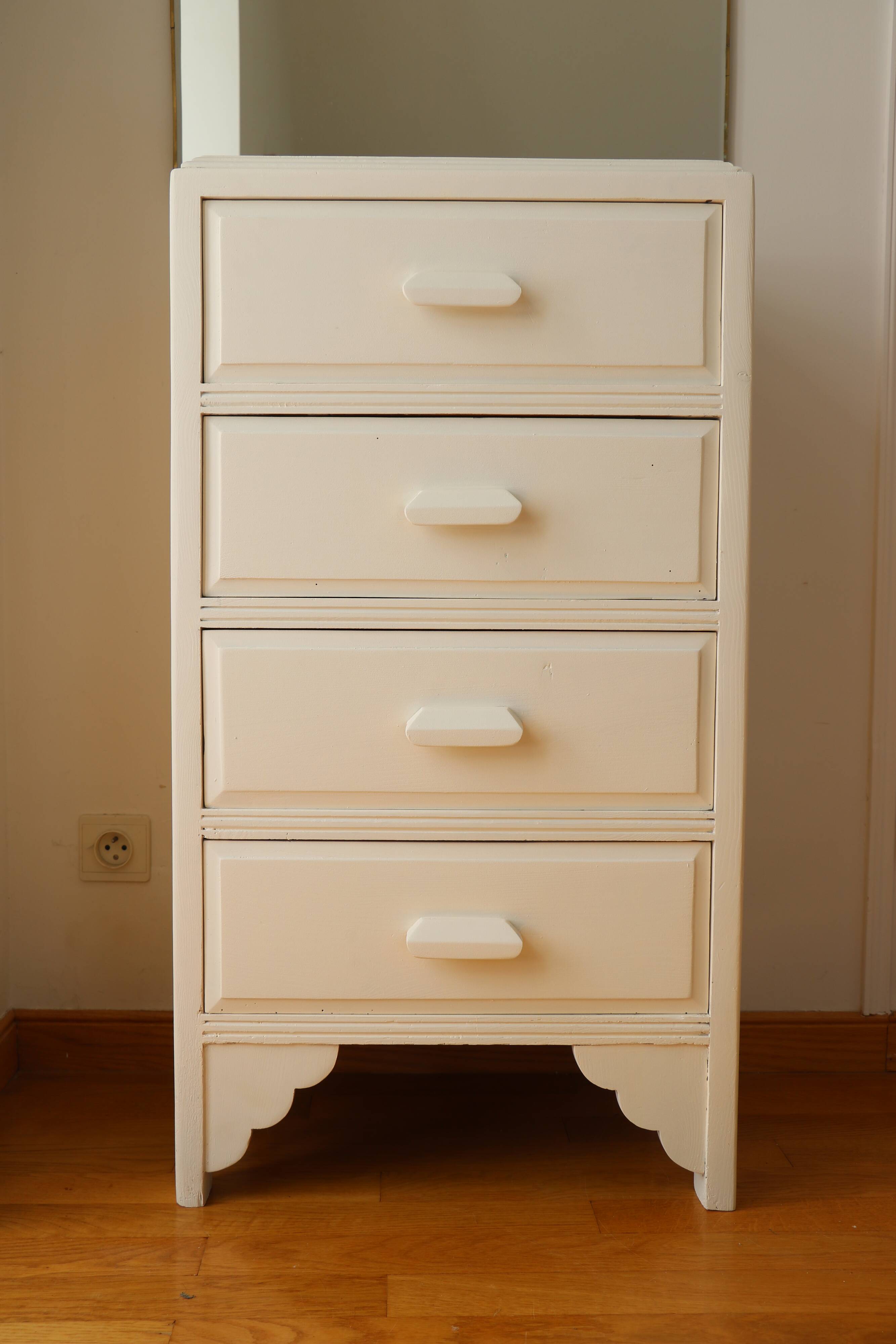 Chest of drawers