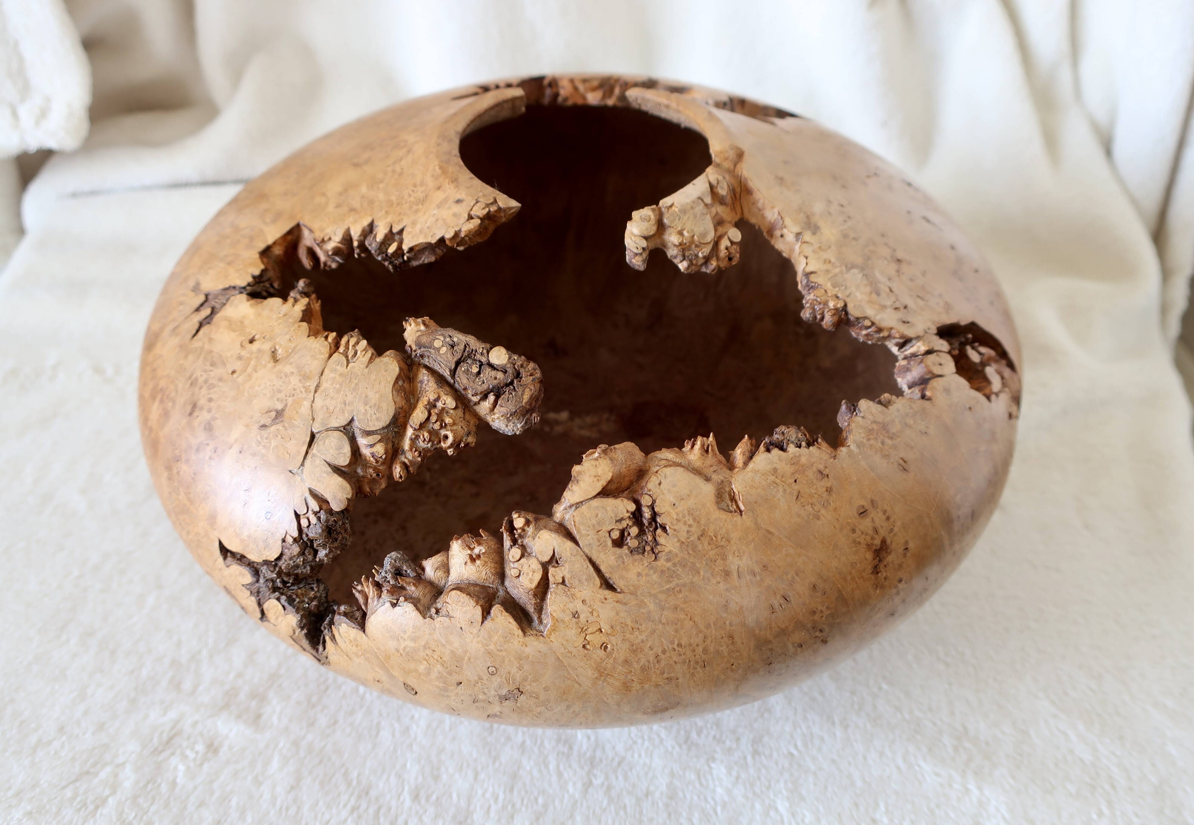 Mike Mahoney, Maple Burl Sculpture Vase, 28cm, Very Good Condition