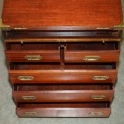 Commode militaire vintage avec plateau coulissant et dessus extensible