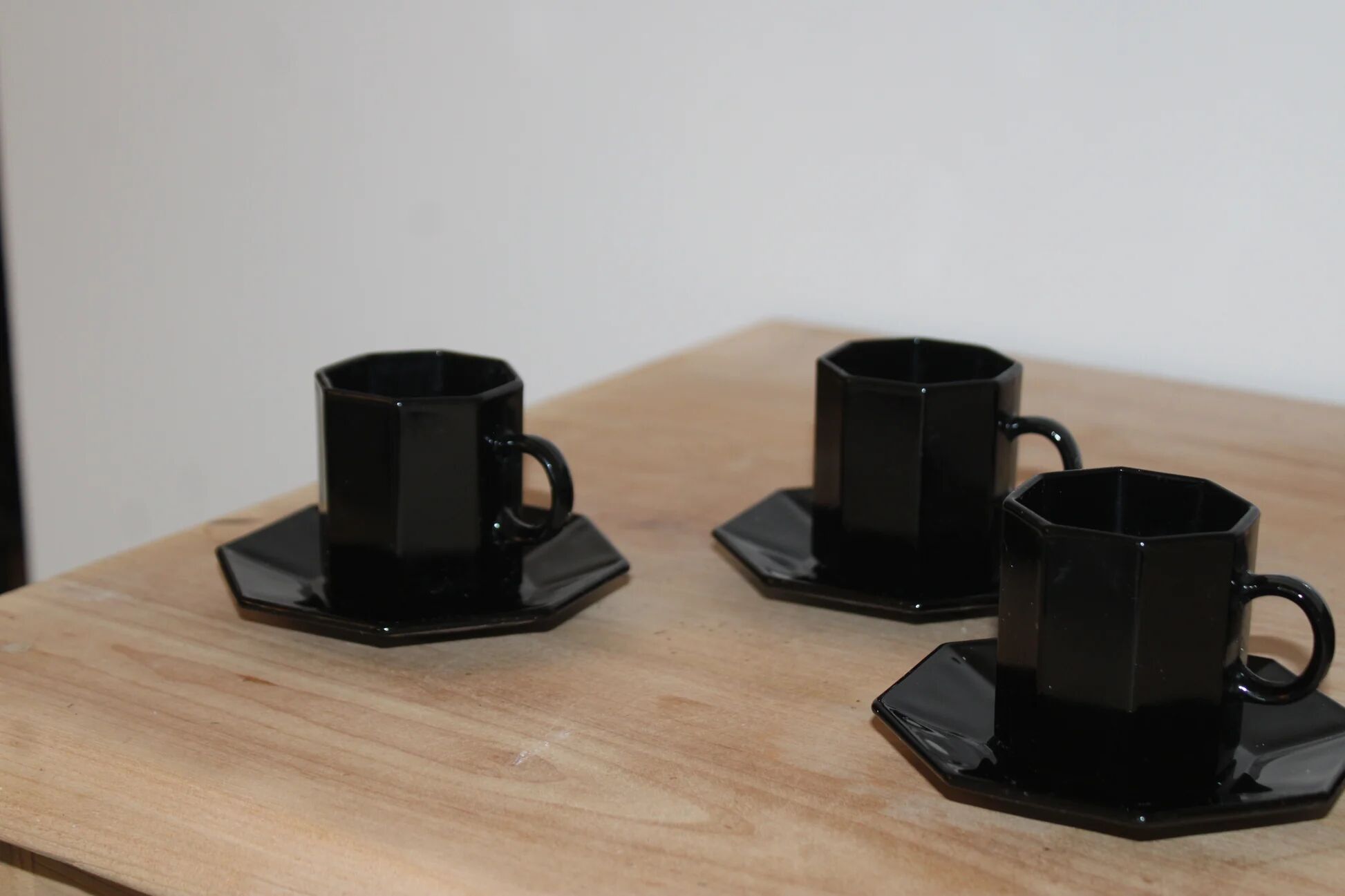 4 black coffee cups and saucers Arcoroc Octime – Esso vintage collection from the 1980s