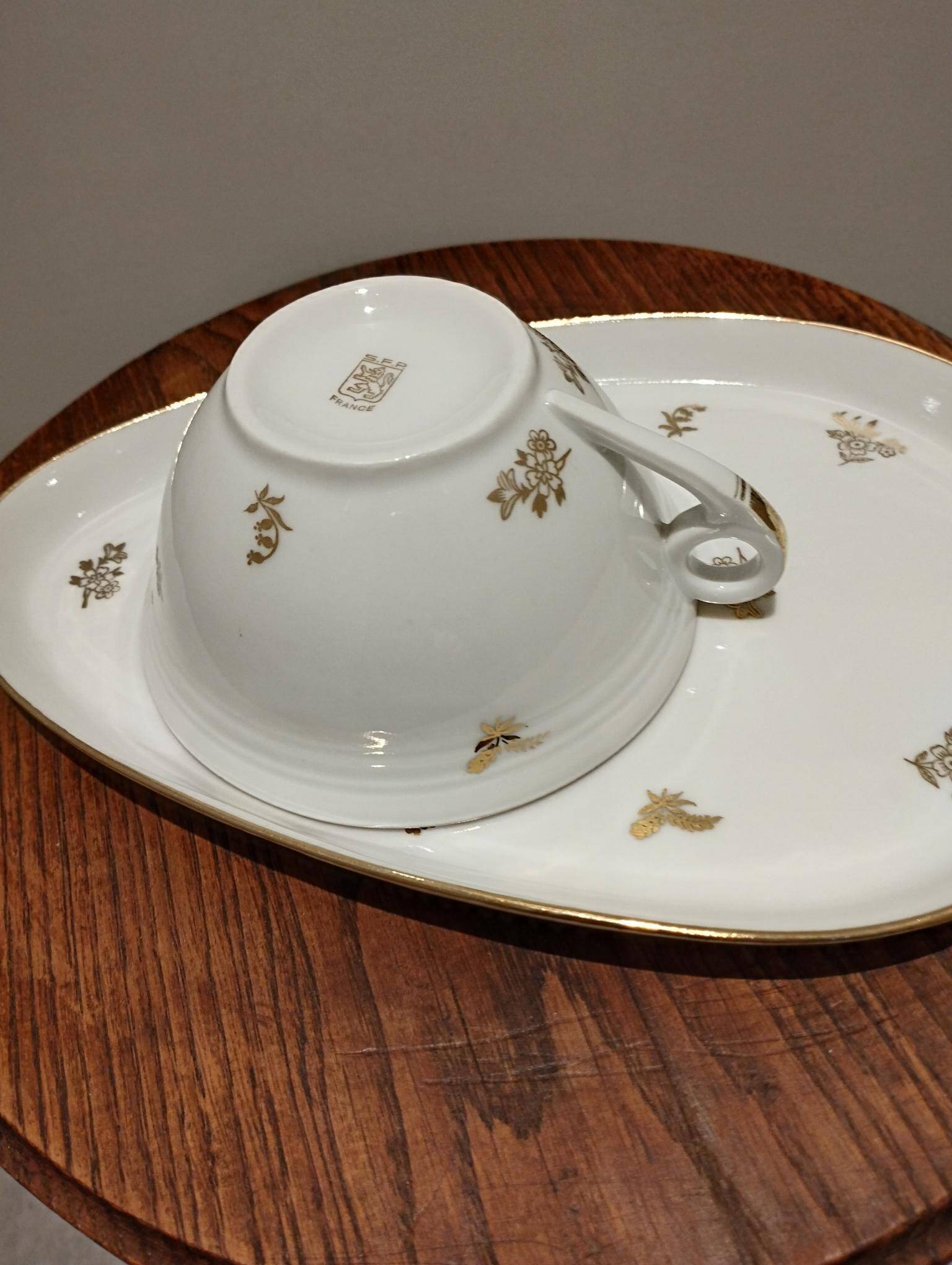Limoges porcelain cup and tray: a selfish one