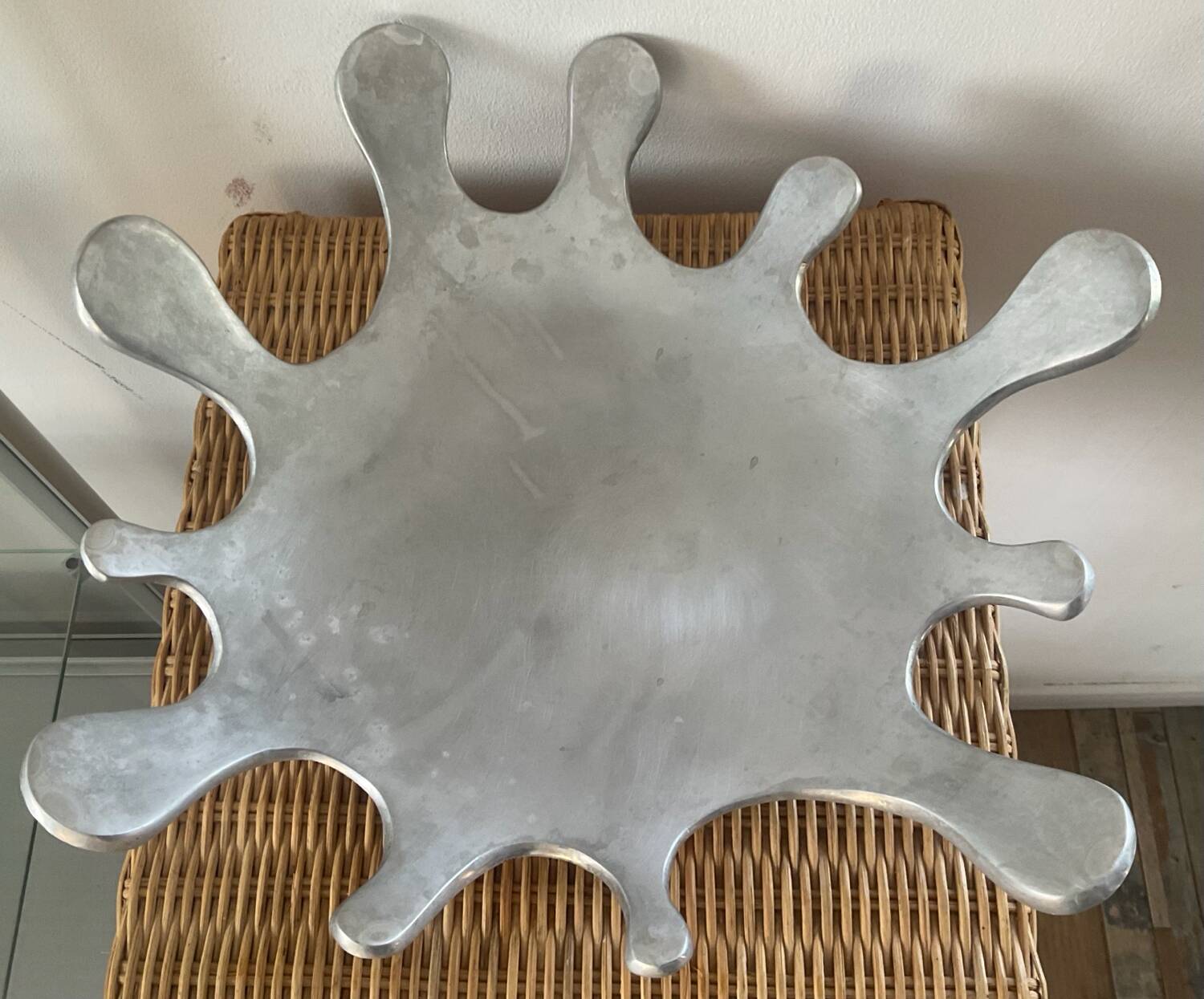 Aluminium "Splash" design catch-all tray