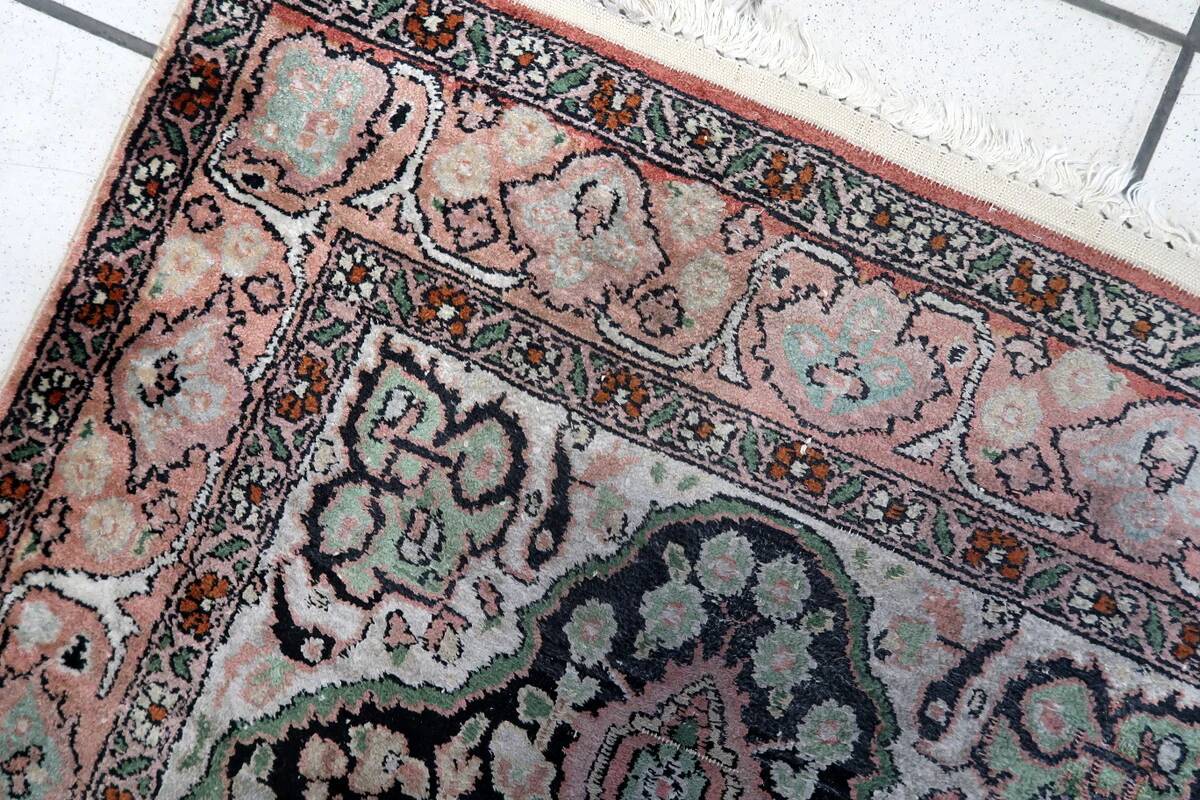 Handmade vintage Persian Tabriz silk rug 78cm x 133cm 1950s - 1С1150